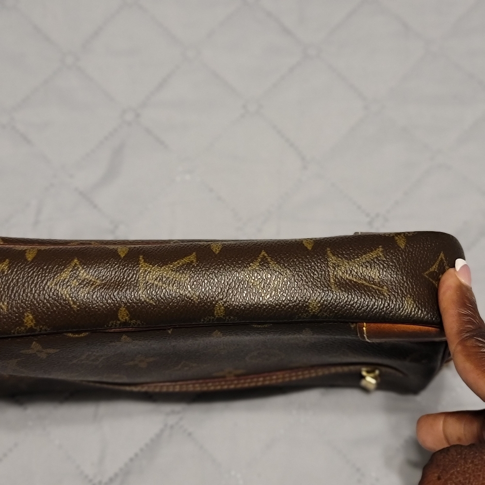 Louis Vuitton Monogram Clutch or crossbody